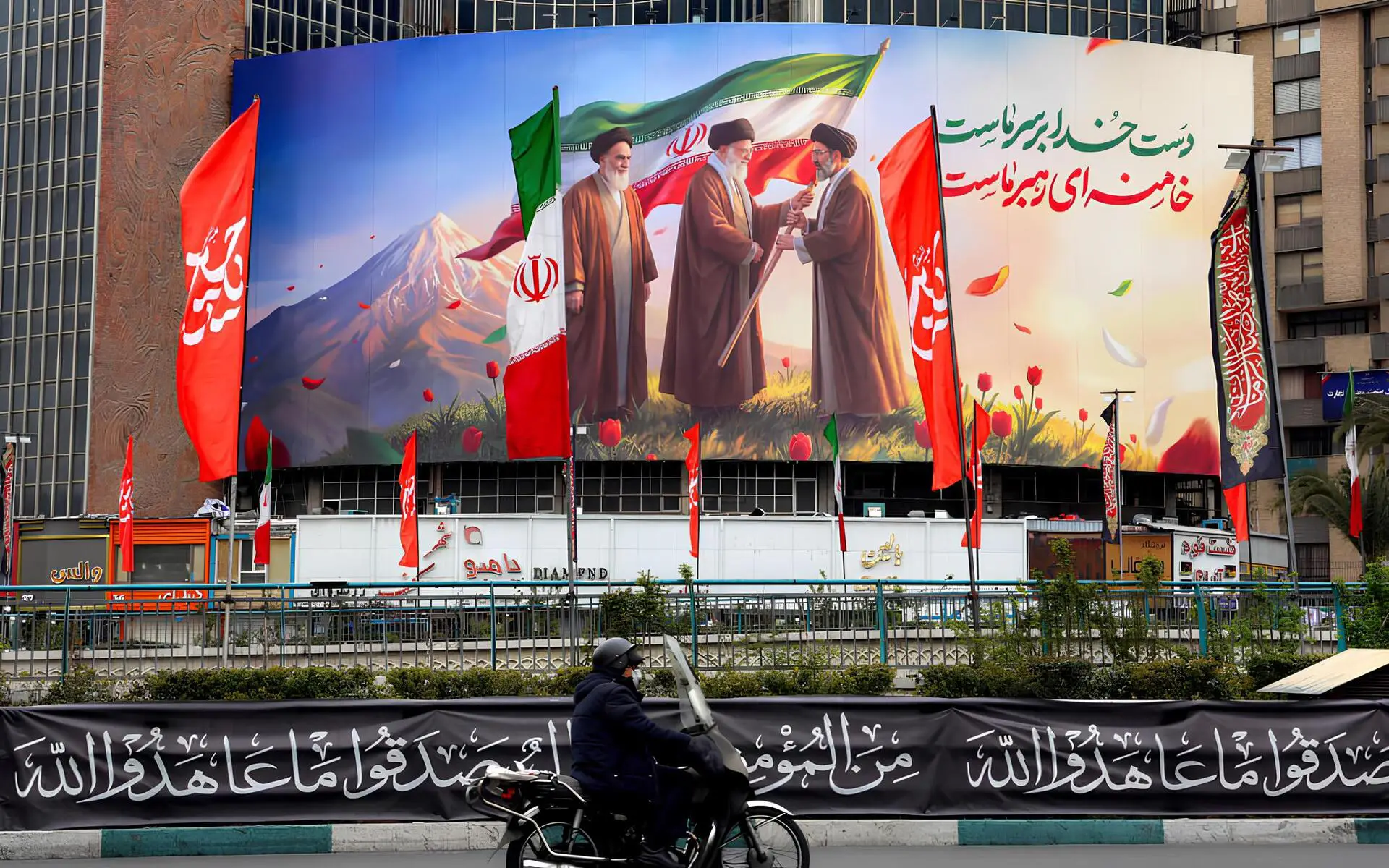 Reuters: İran’ın ayakta kalması, rejimi zayıflatmak yerine daha dirençli hale getirebilir